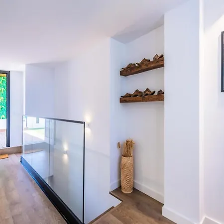 Modern Balcony House - Solarium Terrace - Parking *
