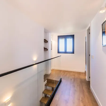 Modern Balcony House - Solarium Terrace - Parking *
