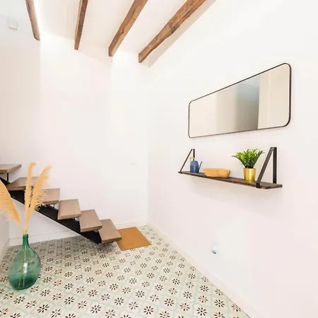 Modern Balcony House - Solarium Terrace - Parking *